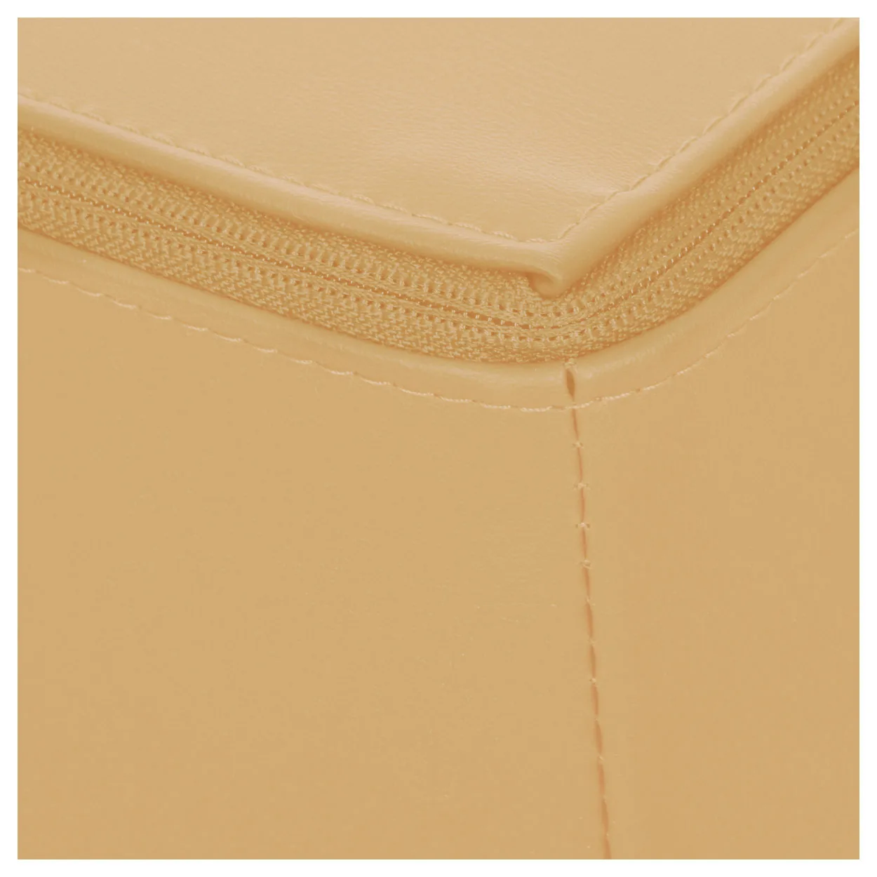 Naht und Eckbereich des Positurkissens in Beige, Nahaufnahme