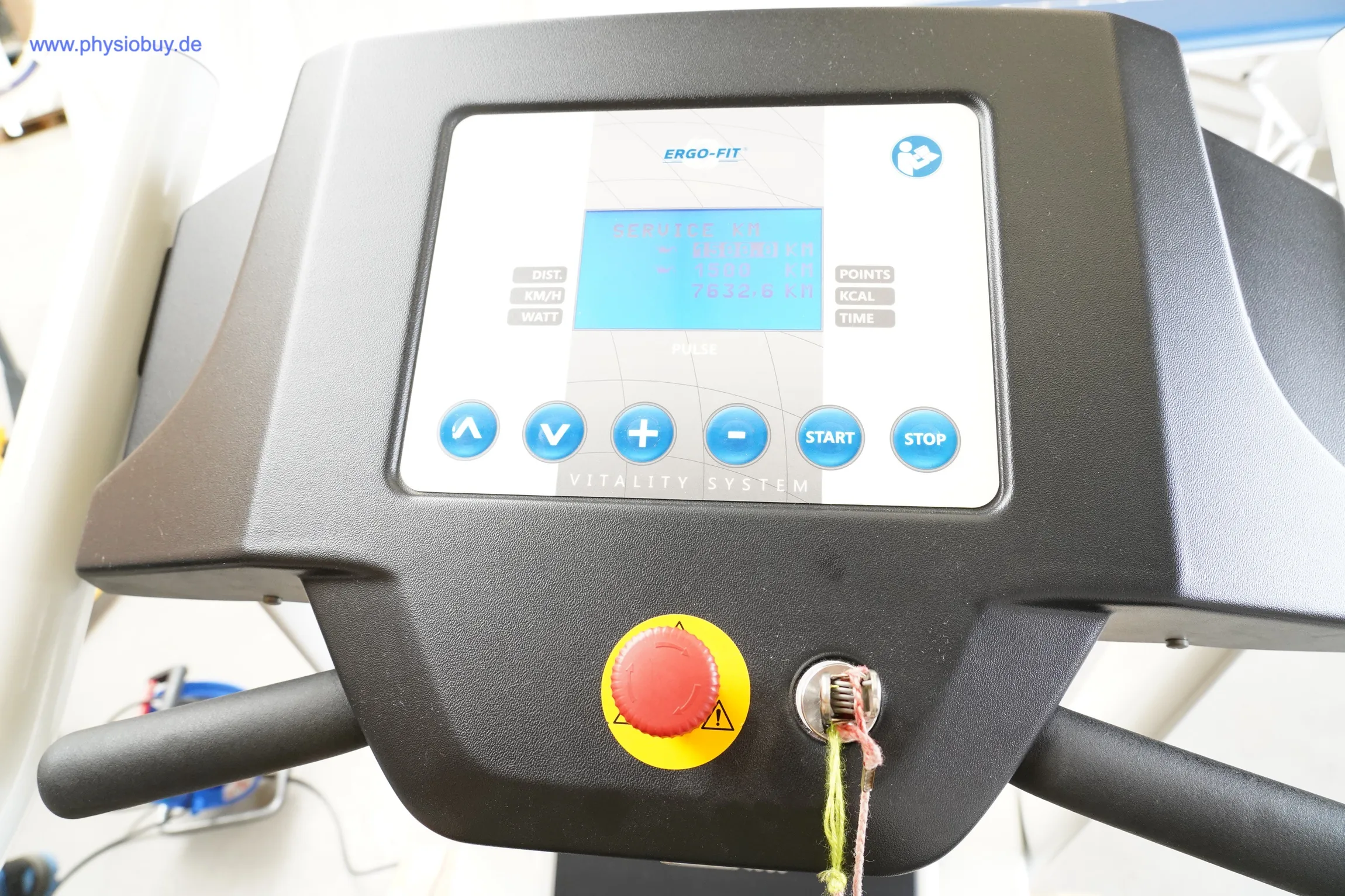 Display und Tasten der Bedienkonsole des Ergo-Fit Laufbands Trac 4000 Alpin