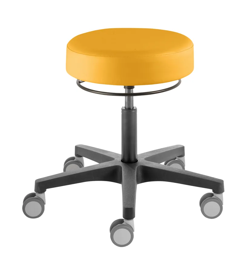 Arbeitshocker comfort mit gelbem Sitzpolster und Kunststoff-Fußkreuz, von schräg vorne