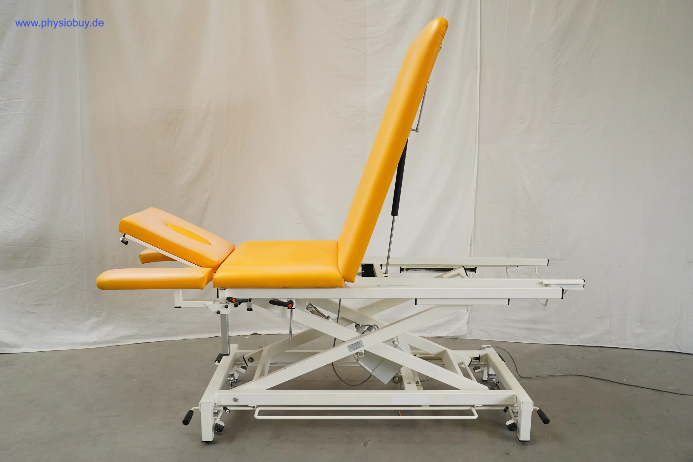 Theraflex Therapieliege Favorite 3-teilig mit aufgerichtetem Rückenteil, Seitenansicht