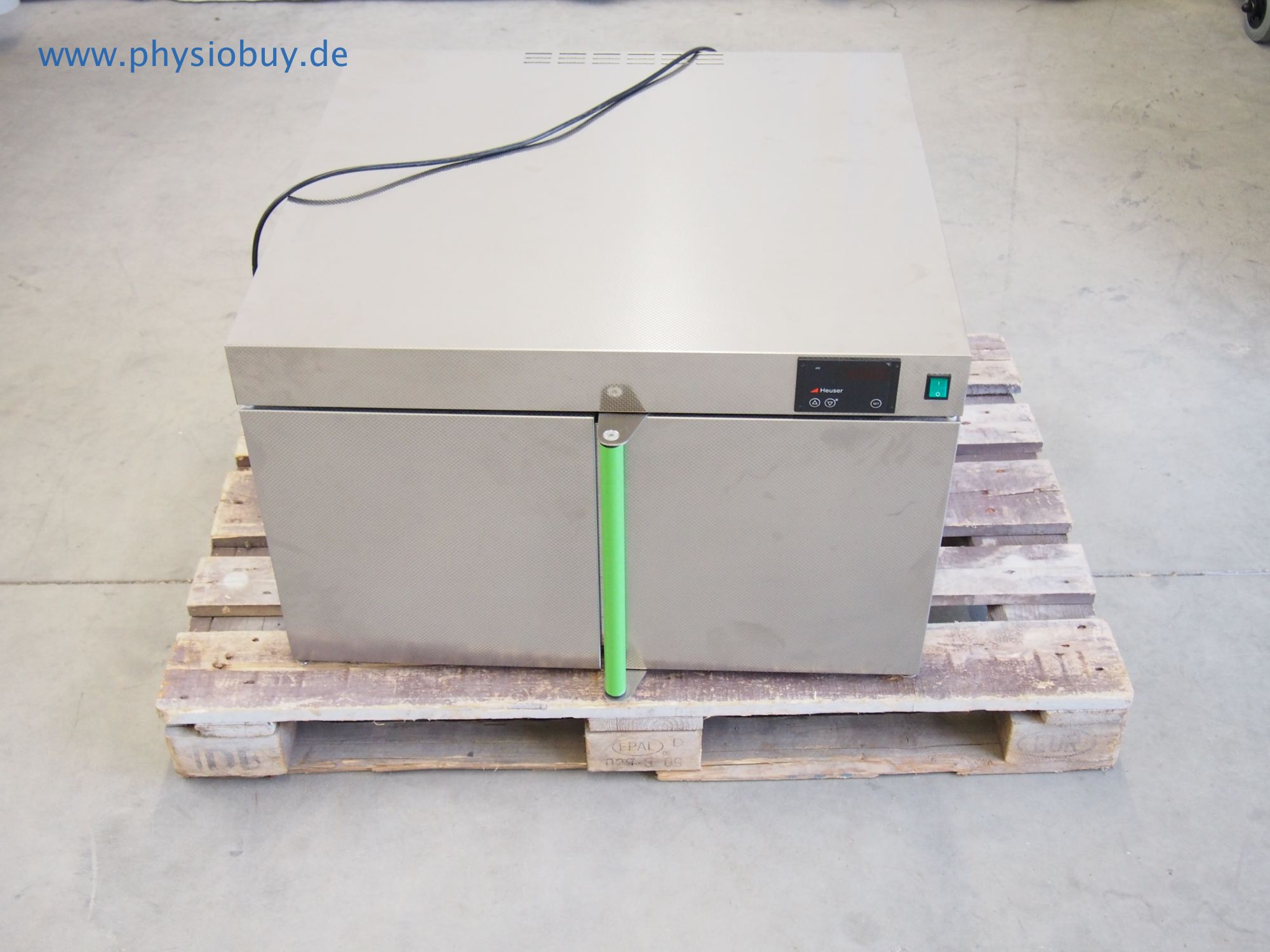 Warmhalteschrank 14-70 für Fango-Paraffin inkl. 10 Alu-Lochbleche