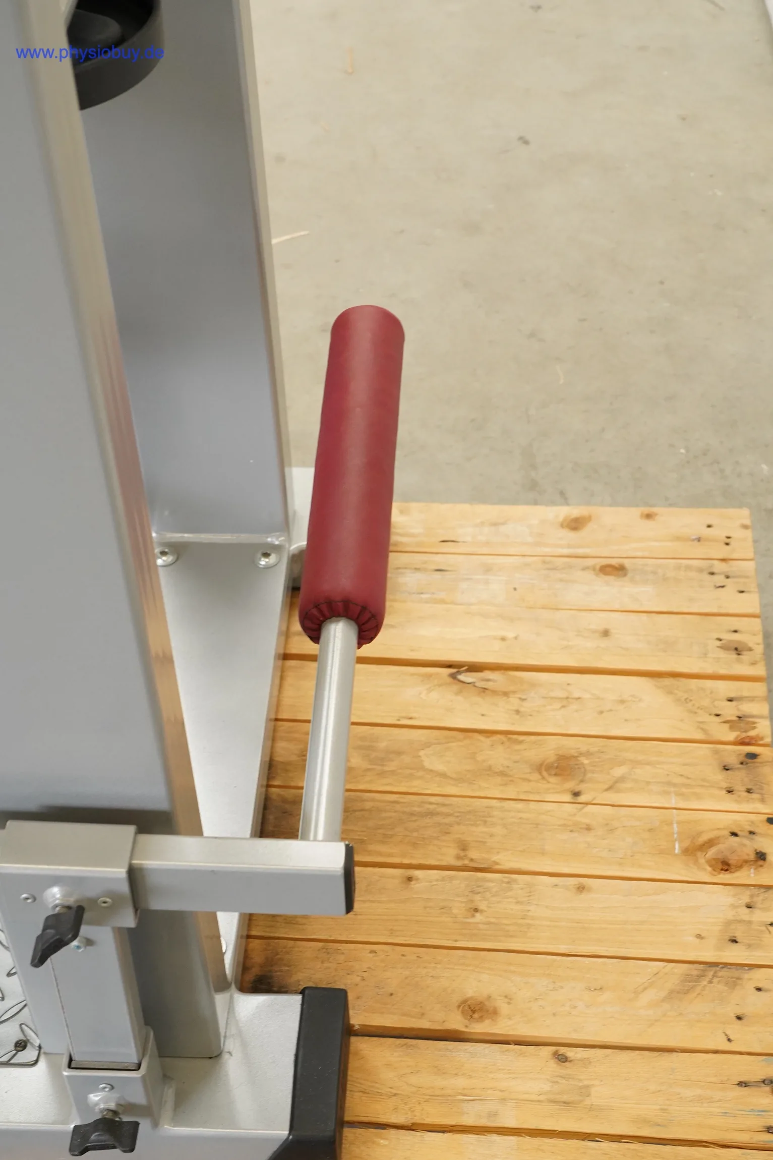 Rot gepolsterter Griff am SCHNELL HWS Trainer Diagnos msc, Nahaufnahme, gebraucht